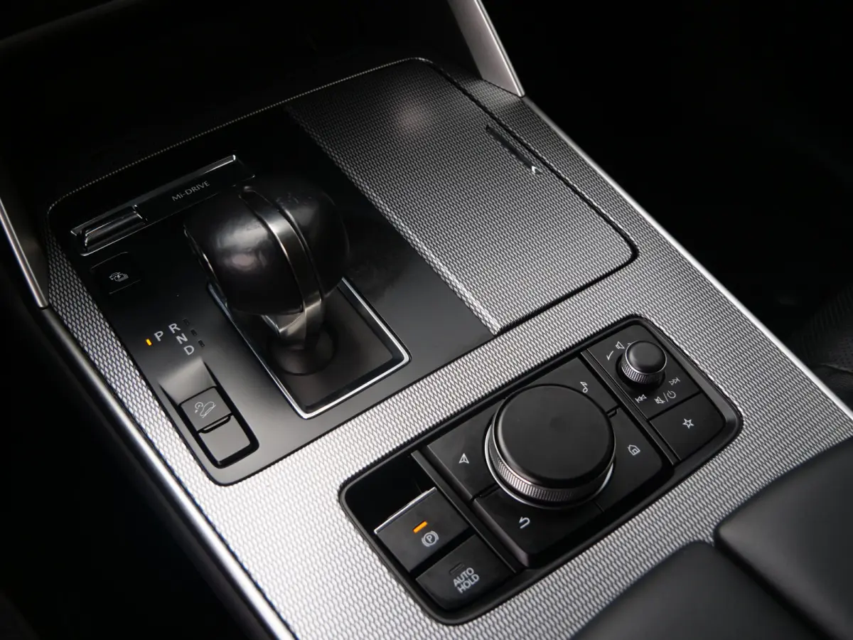 2.5 e-SkyActiv PHEV Takumi 327 Pk Automaat Navi / DAB / Camera / Apple Carplay / Leer