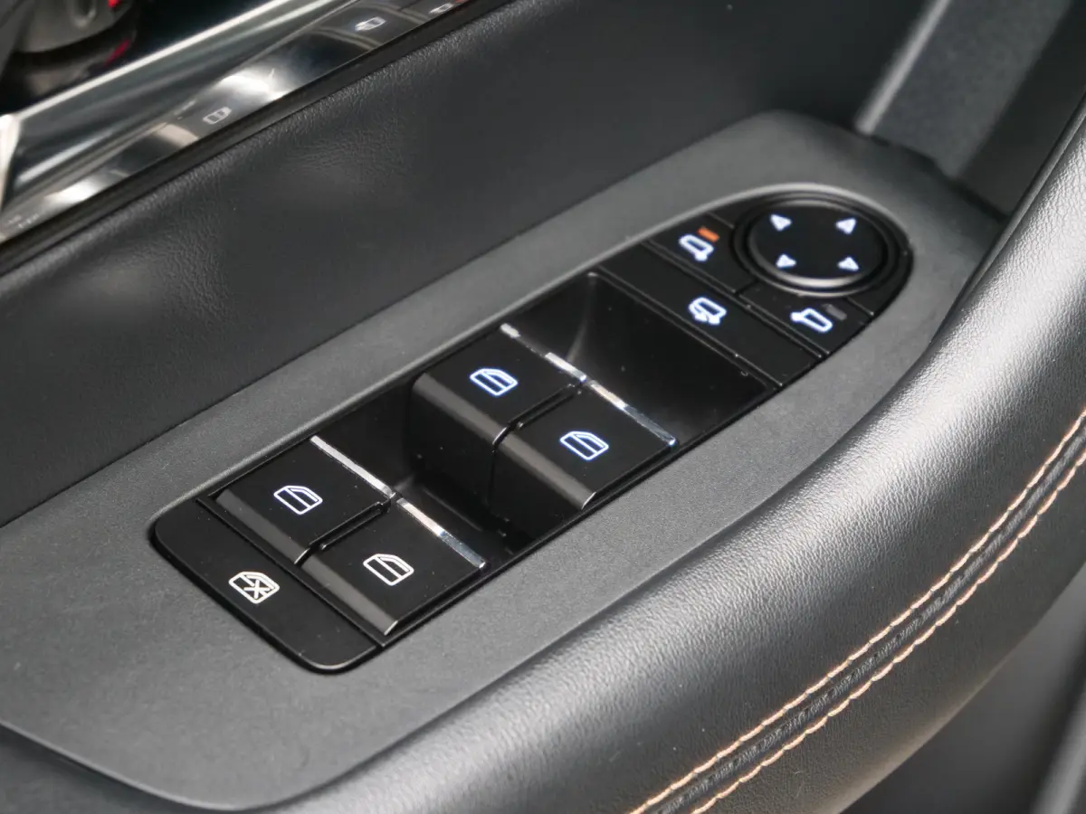 2.5 e-SkyActiv PHEV Takumi 327 Pk Automaat Navi / DAB / Camera / Apple Carplay / Leer