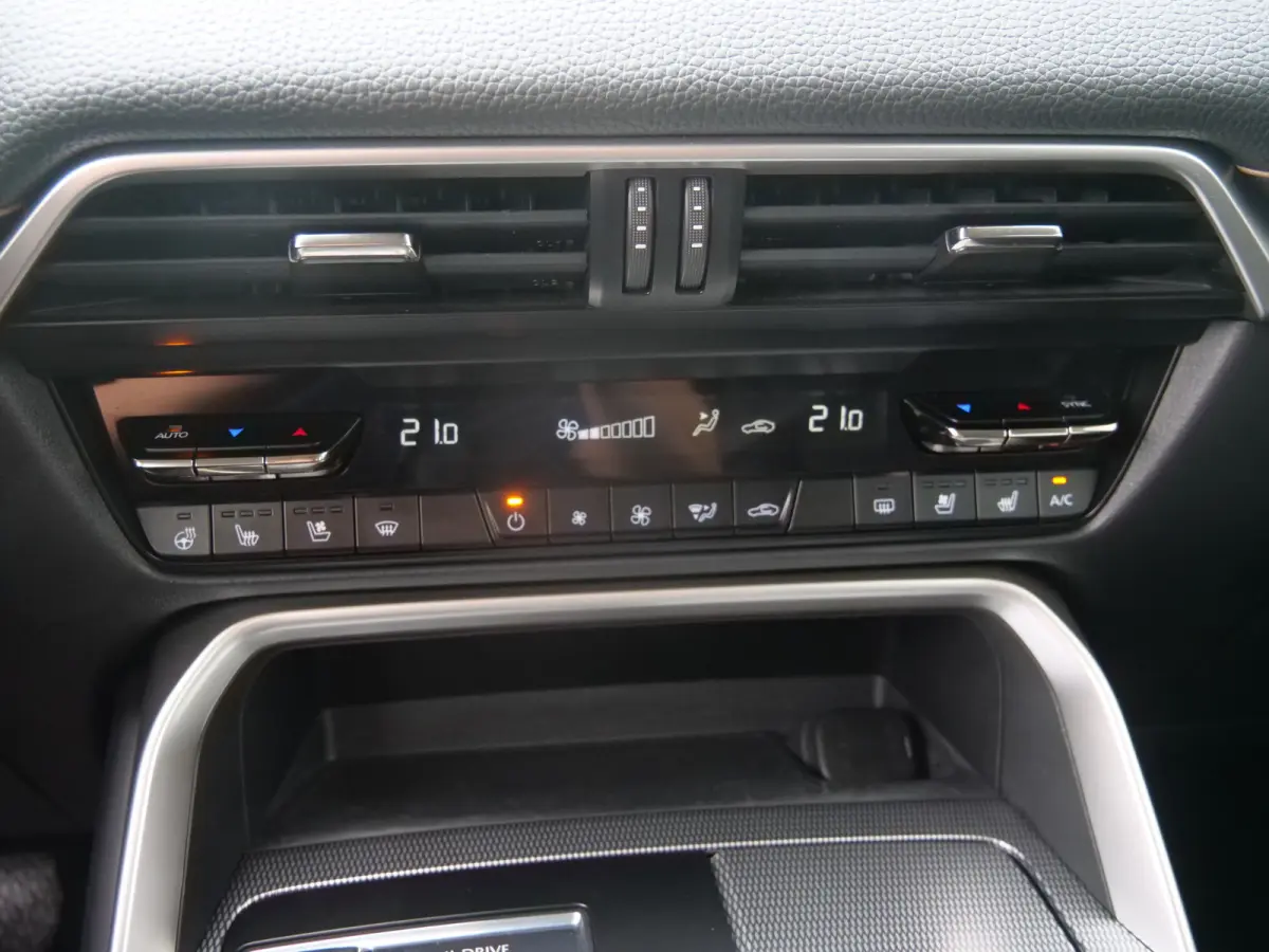 2.5 e-SkyActiv PHEV Takumi 327 Pk Automaat Navi / DAB / Camera / Apple Carplay / Leer