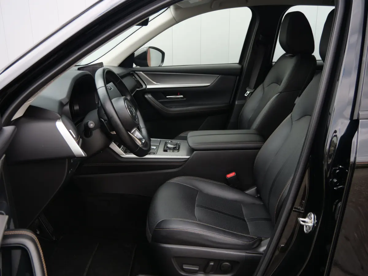 2.5 e-SkyActiv PHEV Takumi 327 Pk Automaat Navi / DAB / Camera / Apple Carplay / Leer