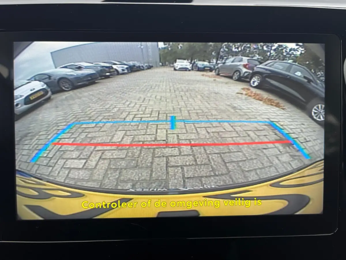 1.0 VVT-i MT Play | Carplay | Airco | Parkeercamera | Adapt. Cruise Control