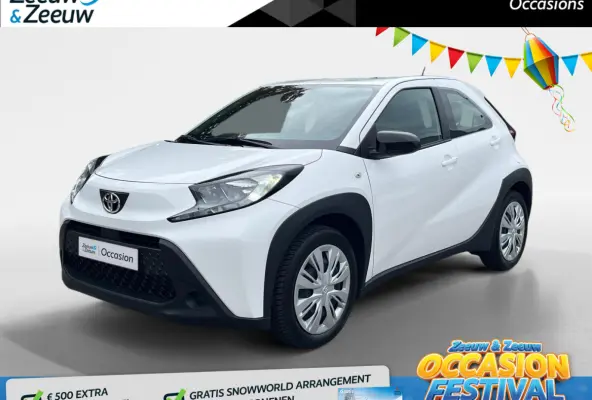 1.0 VVT-i MT Play | Carplay | Airco | Parkeercamera | Adapt. Cruise Control