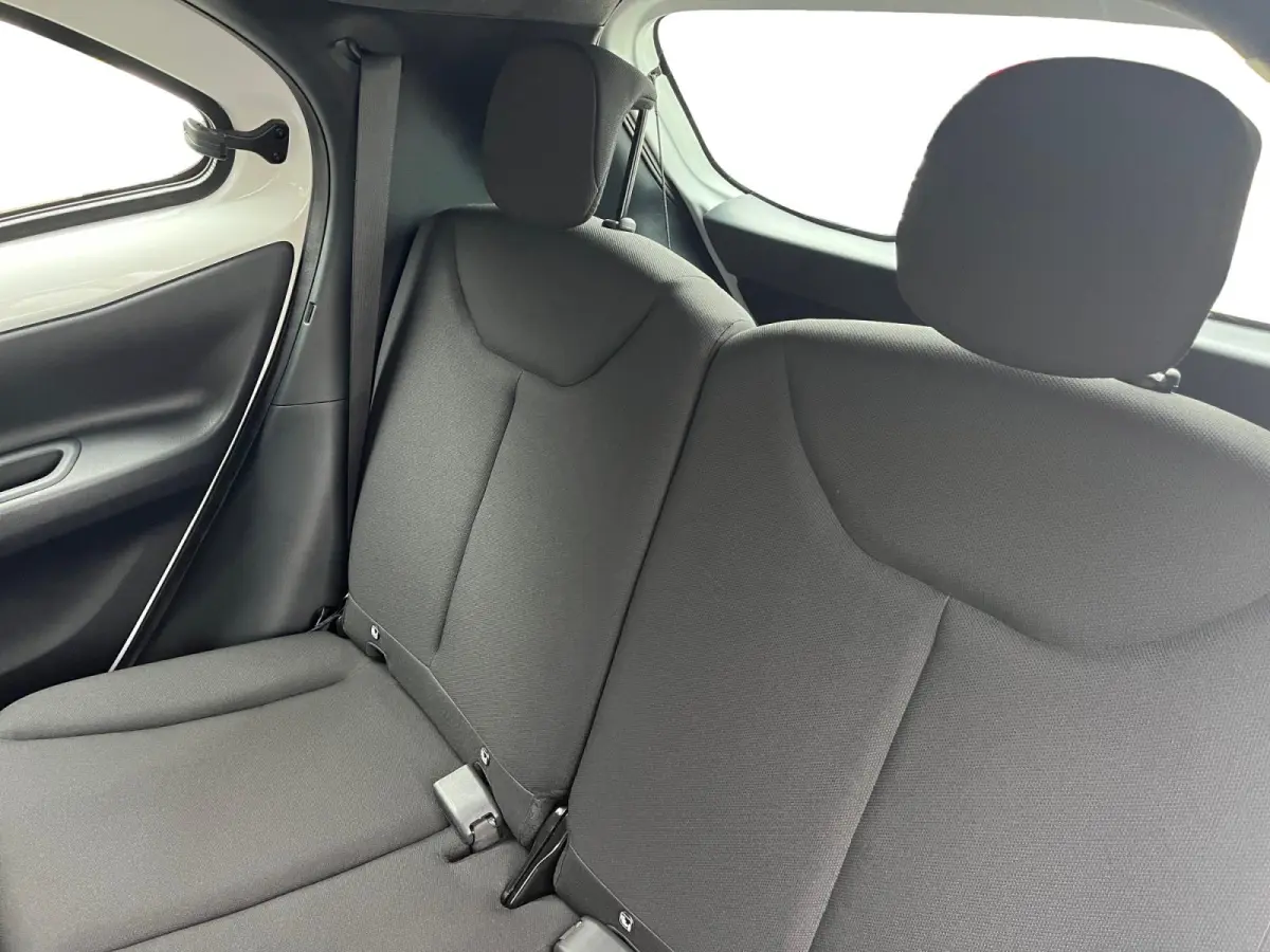 1.0 VVT-i MT Play | Carplay | Airco | Parkeercamera | Adapt. Cruise Control