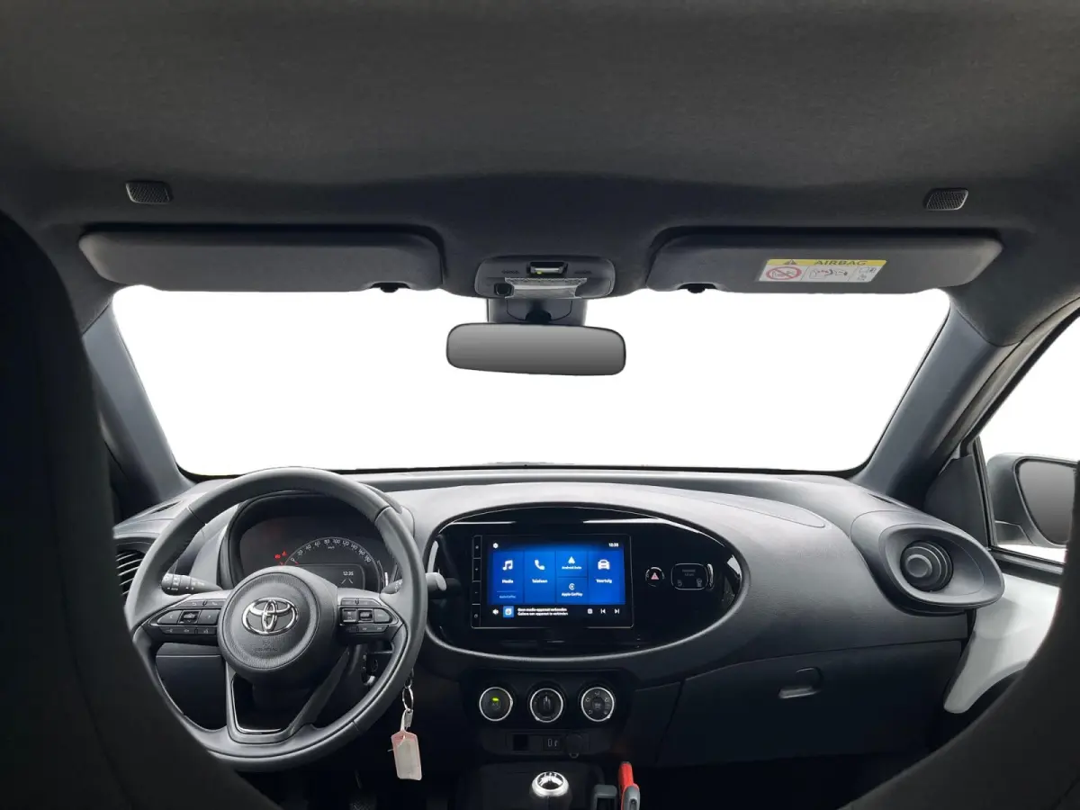 1.0 VVT-i MT Play | Carplay | Airco | Parkeercamera | Adapt. Cruise Control