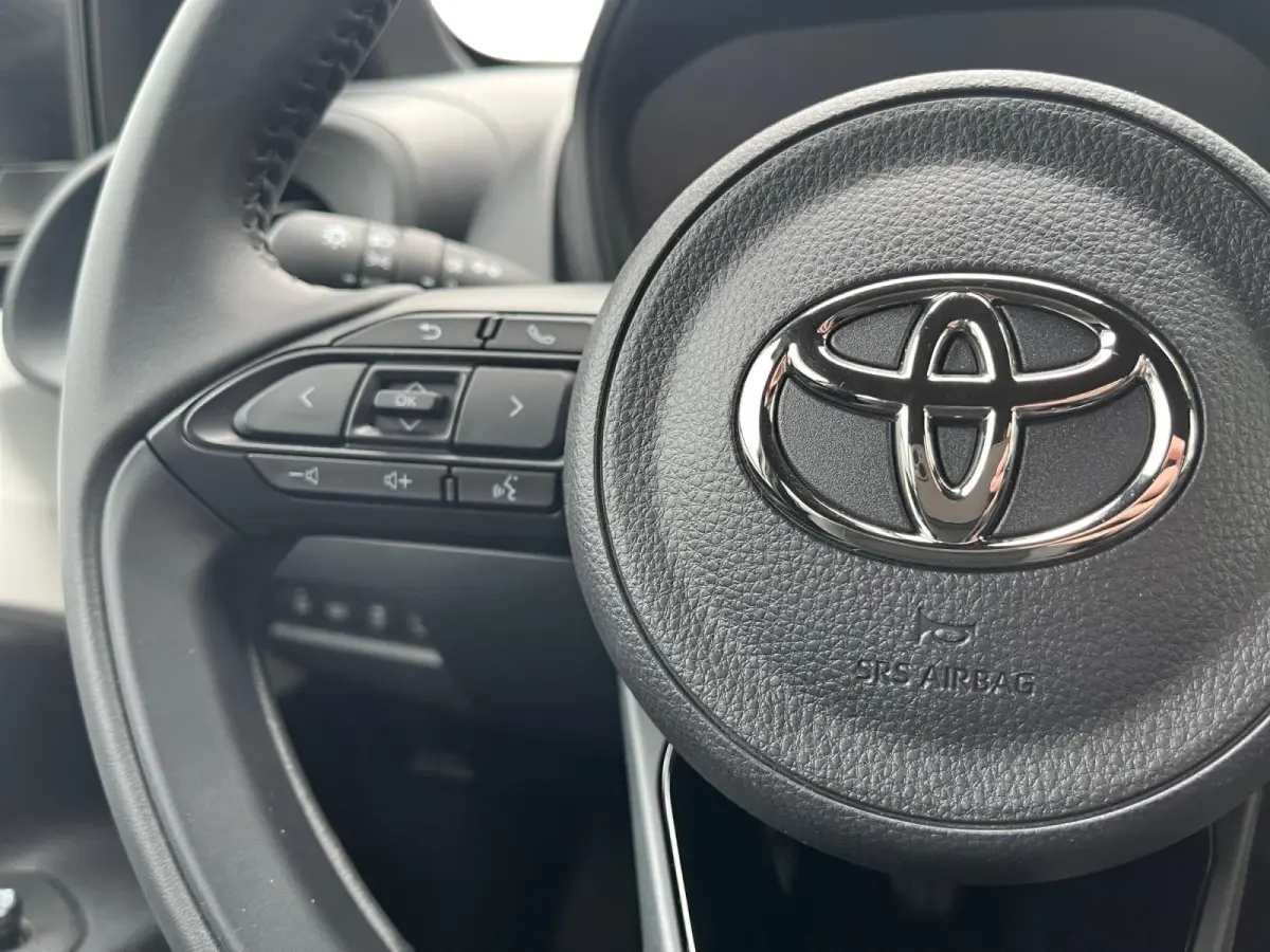 1.0 VVT-i MT Play | Carplay | Airco | Parkeercamera | Adapt. Cruise Control