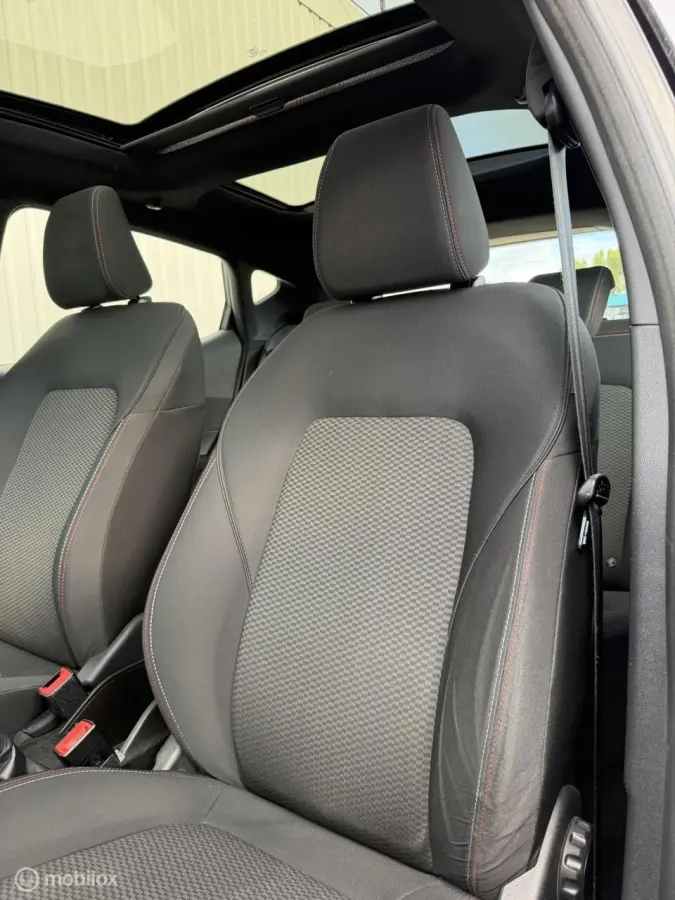 1.0 EcoBoost 140PK ST-Line PANO LED KEYLES VOL !