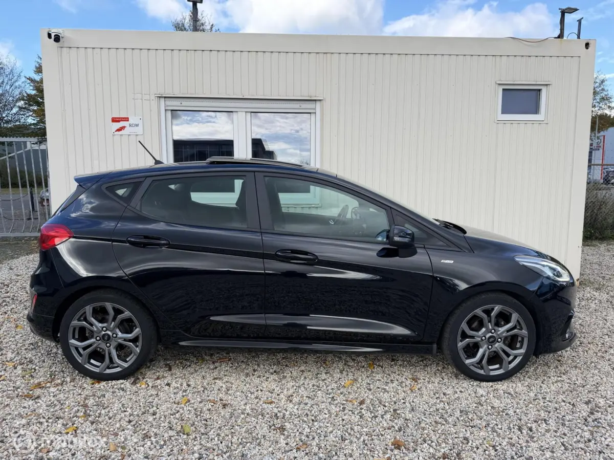 1.0 EcoBoost 140PK ST-Line PANO LED KEYLES VOL !