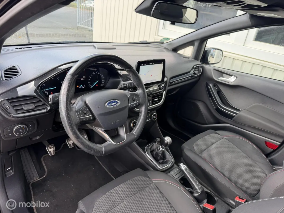 1.0 EcoBoost 140PK ST-Line PANO LED KEYLES VOL !