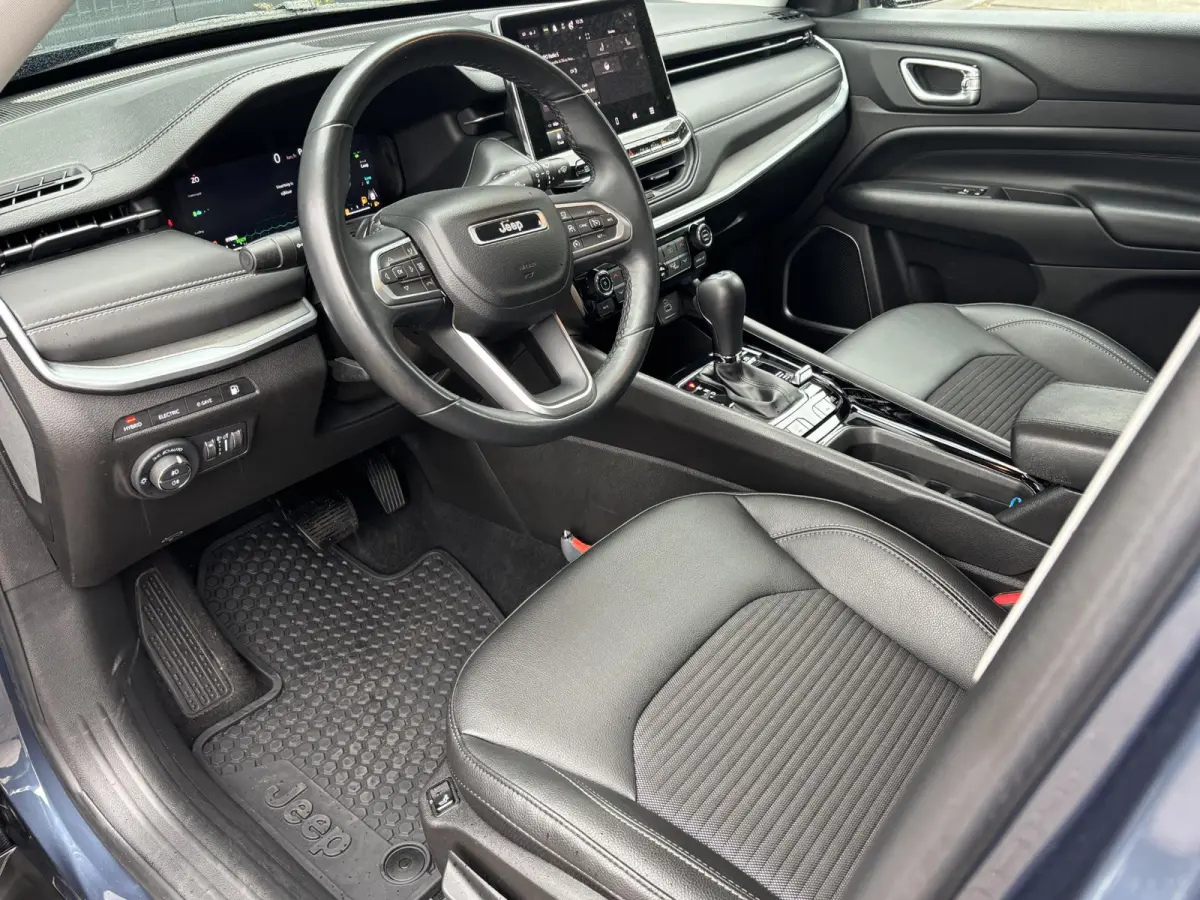 190pk Plug-in Hybrid Altitude | 1ste eigenaar | Trekhaak | Winterpack | Camera | 18" LM velgen | AppleCarPlay/Android
