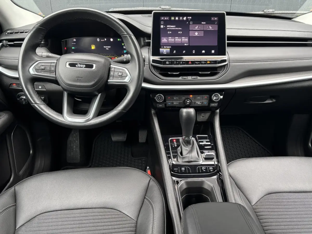 190pk Plug-in Hybrid Altitude | 1ste eigenaar | Trekhaak | Winterpack | Camera | 18" LM velgen | AppleCarPlay/Android