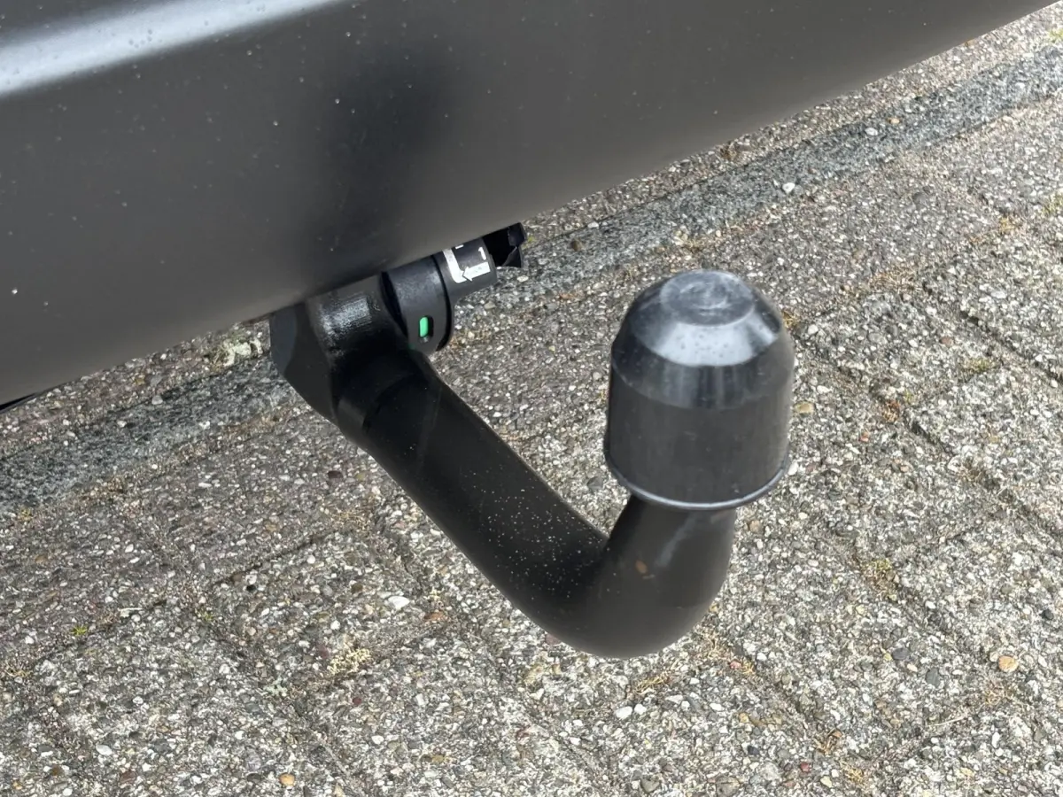 190pk Plug-in Hybrid Altitude | 1ste eigenaar | Trekhaak | Winterpack | Camera | 18" LM velgen | AppleCarPlay/Android