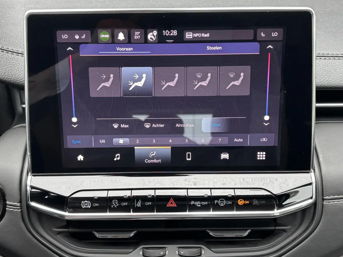 190pk Plug-in Hybrid Altitude | 1ste eigenaar | Trekhaak | Winterpack | Camera | 18" LM velgen | AppleCarPlay/Android
