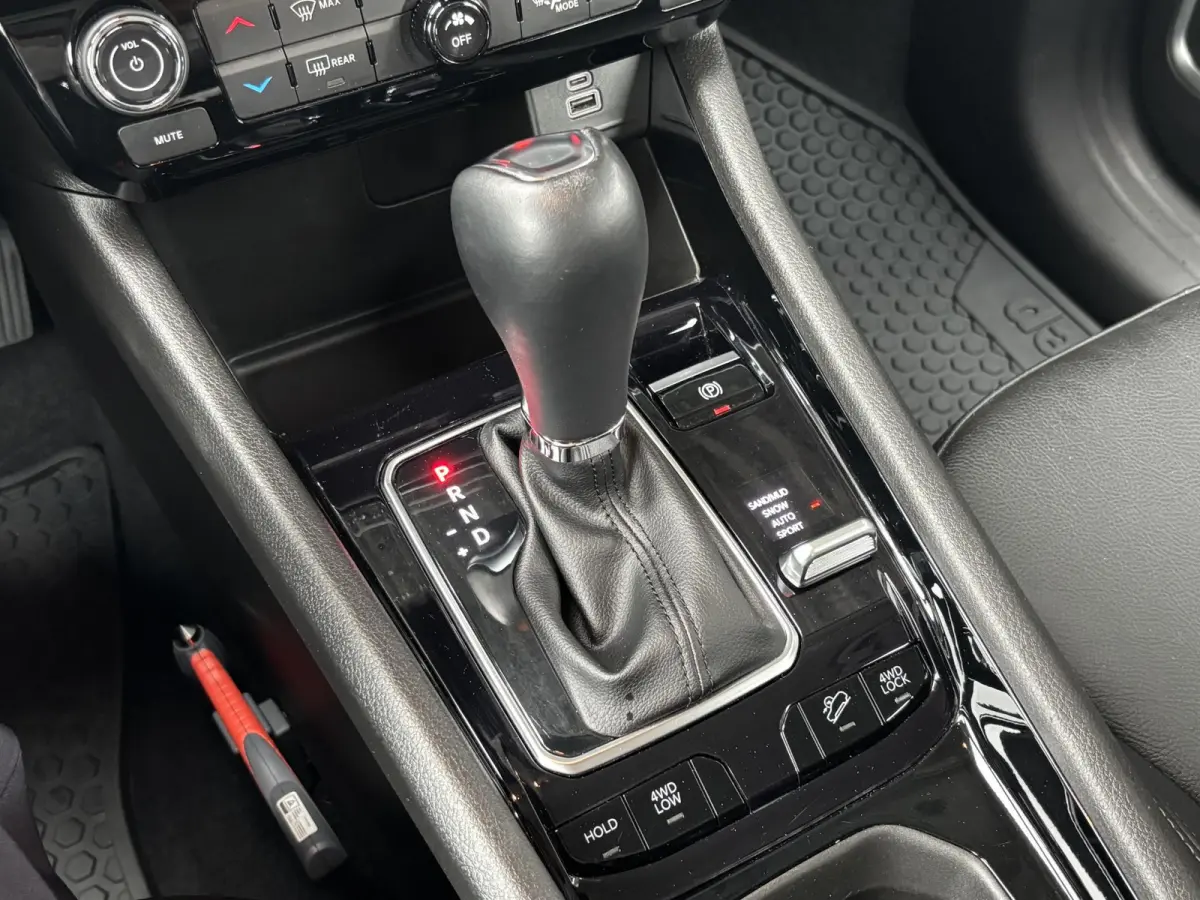 190pk Plug-in Hybrid Altitude | 1ste eigenaar | Trekhaak | Winterpack | Camera | 18" LM velgen | AppleCarPlay/Android