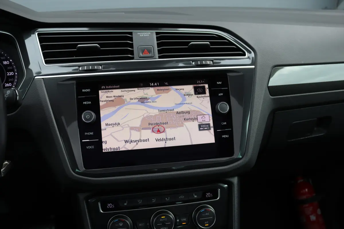 1.4 TSI ACT Comfortline Business R | Panoramadak | Trekhaak | Memory | Leder | Stoelverwarming | Surround Camera | Active-Lighting |