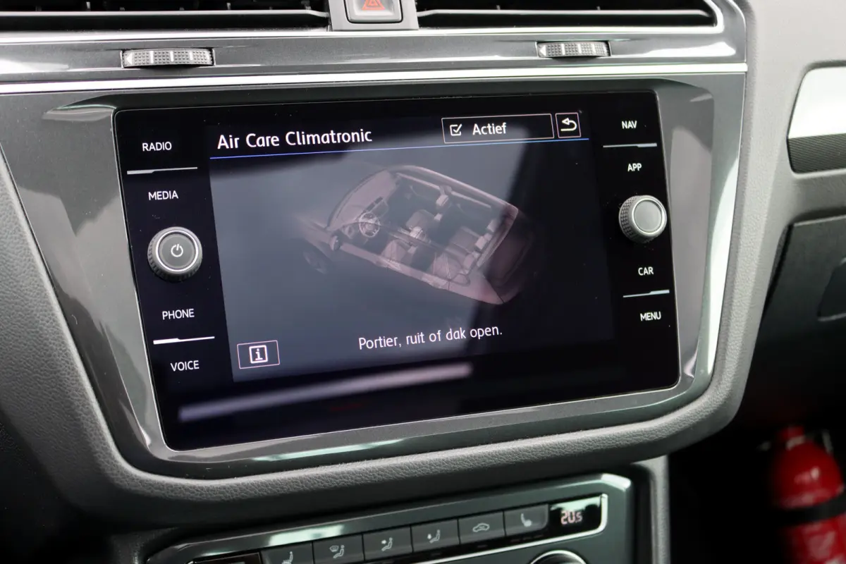 1.4 TSI ACT Comfortline Business R | Panoramadak | Trekhaak | Memory | Leder | Stoelverwarming | Surround Camera | Active-Lighting |