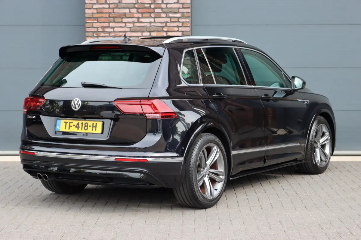 1.4 TSI ACT Comfortline Business R | Panoramadak | Trekhaak | Memory | Leder | Stoelverwarming | Surround Camera | Active-Lighting |