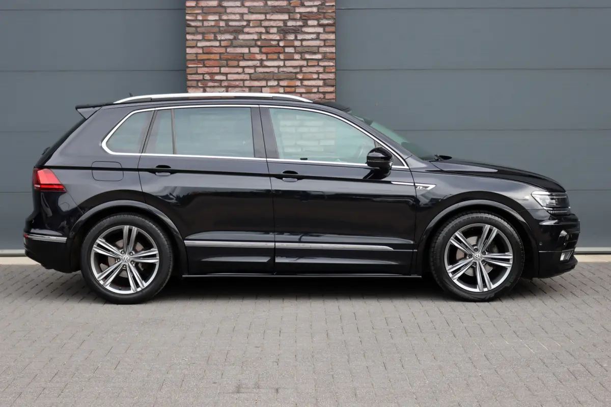 1.4 TSI ACT Comfortline Business R | Panoramadak | Trekhaak | Memory | Leder | Stoelverwarming | Surround Camera | Active-Lighting |