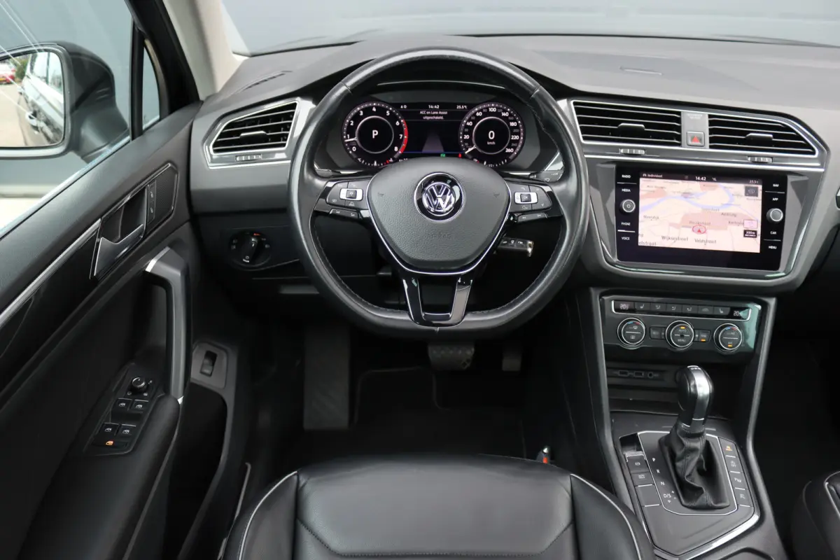 1.4 TSI ACT Comfortline Business R | Panoramadak | Trekhaak | Memory | Leder | Stoelverwarming | Surround Camera | Active-Lighting |
