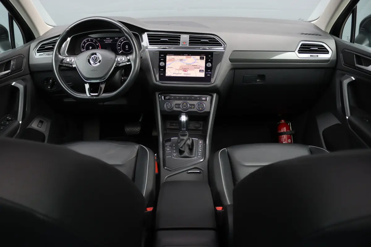 1.4 TSI ACT Comfortline Business R | Panoramadak | Trekhaak | Memory | Leder | Stoelverwarming | Surround Camera | Active-Lighting |
