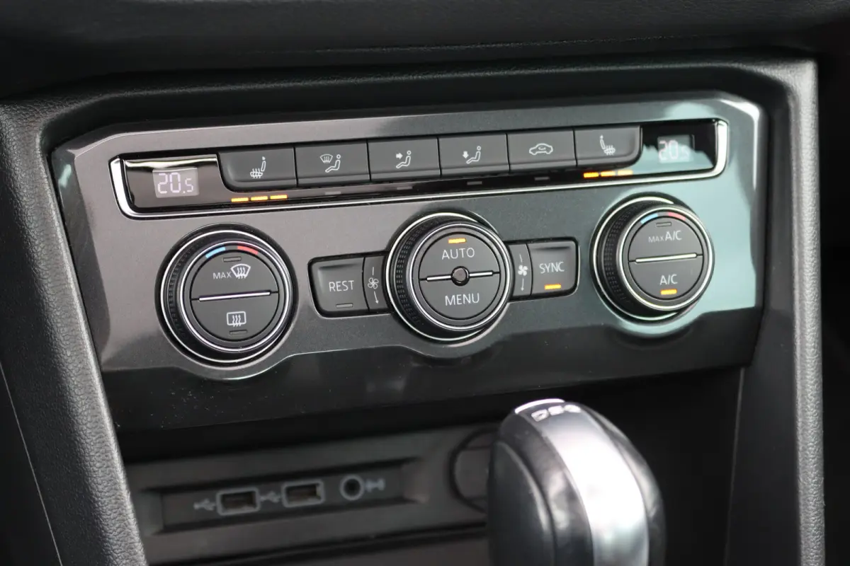 1.4 TSI ACT Comfortline Business R | Panoramadak | Trekhaak | Memory | Leder | Stoelverwarming | Surround Camera | Active-Lighting |