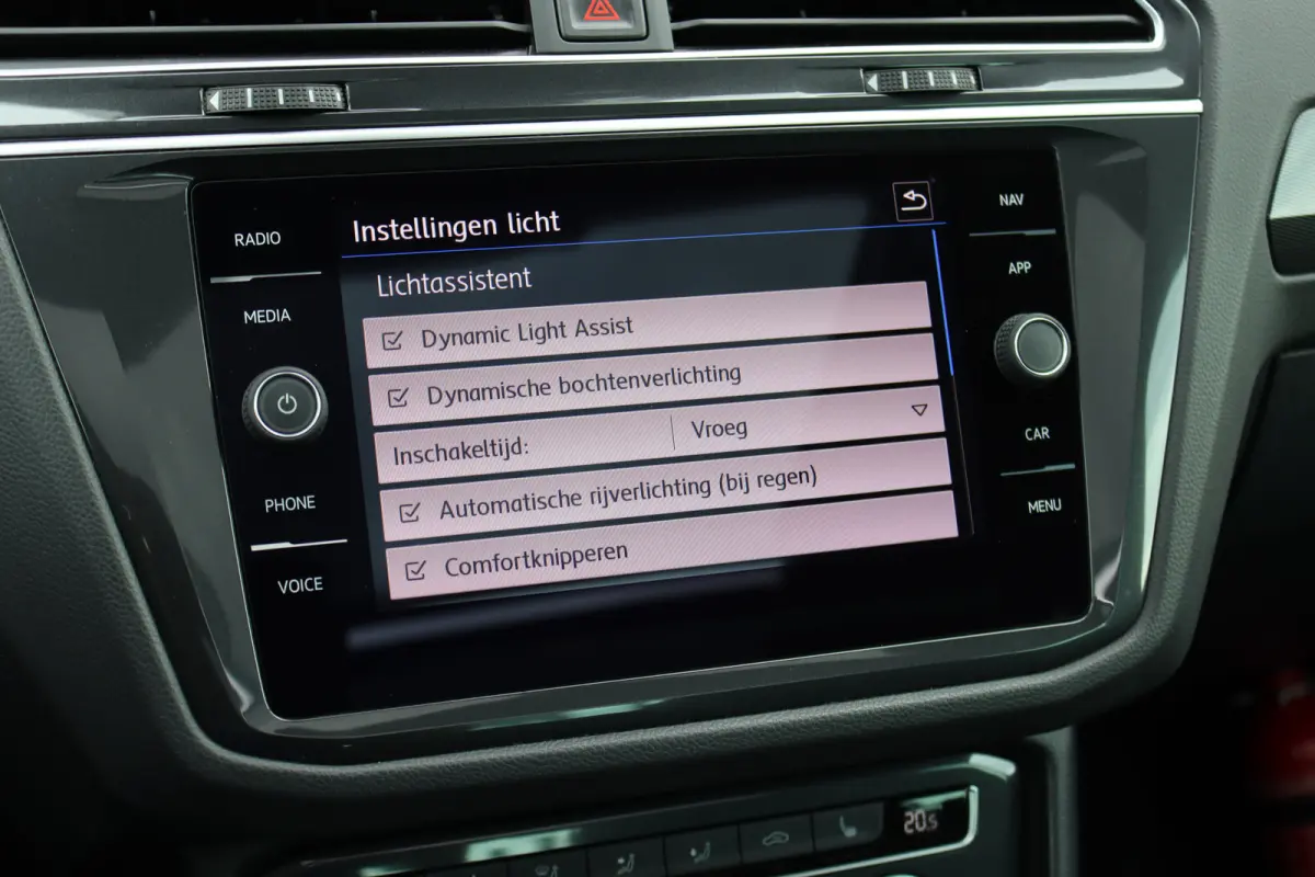 1.4 TSI ACT Comfortline Business R | Panoramadak | Trekhaak | Memory | Leder | Stoelverwarming | Surround Camera | Active-Lighting |