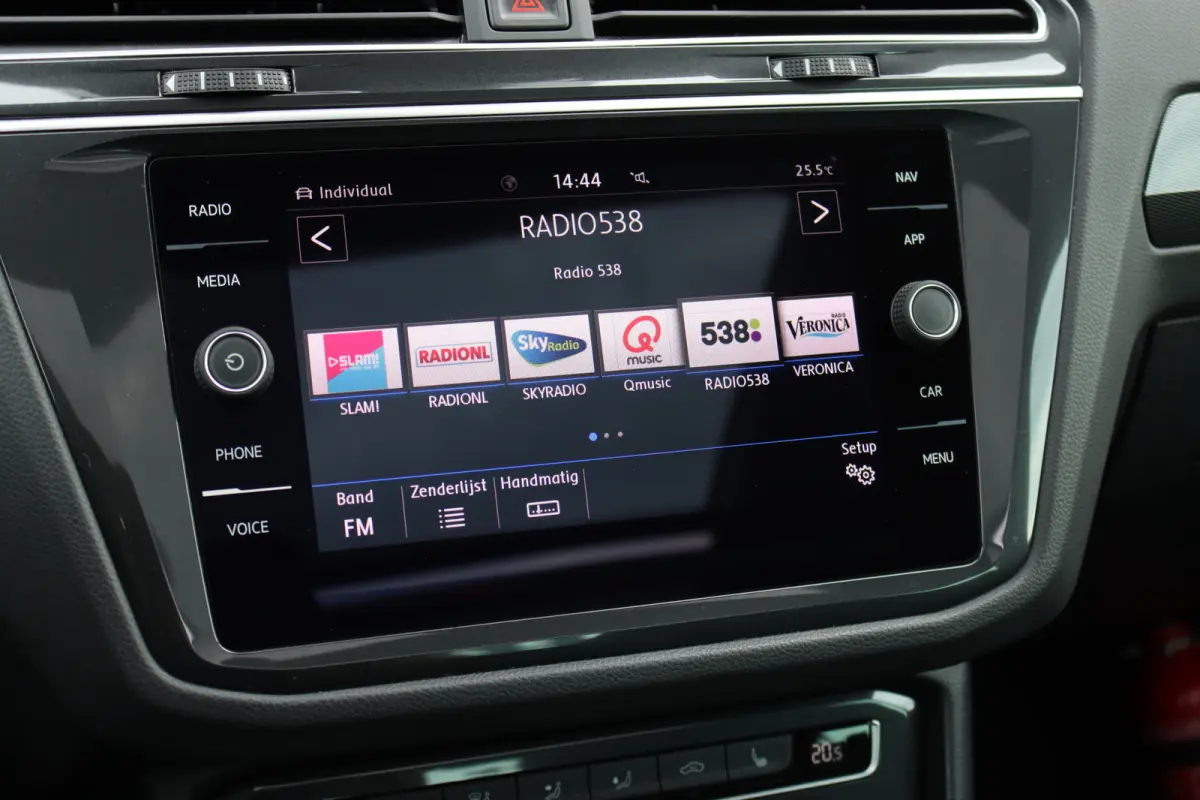 1.4 TSI ACT Comfortline Business R | Panoramadak | Trekhaak | Memory | Leder | Stoelverwarming | Surround Camera | Active-Lighting |