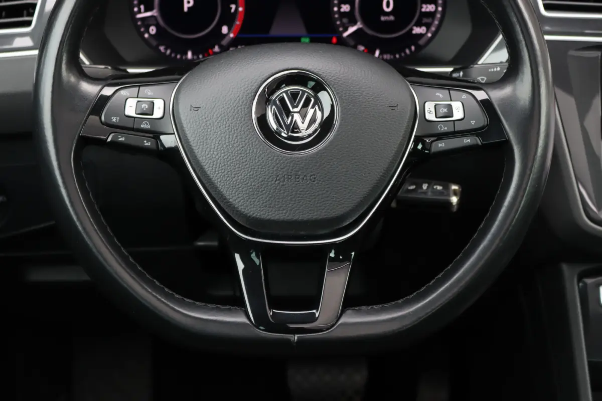 1.4 TSI ACT Comfortline Business R | Panoramadak | Trekhaak | Memory | Leder | Stoelverwarming | Surround Camera | Active-Lighting |