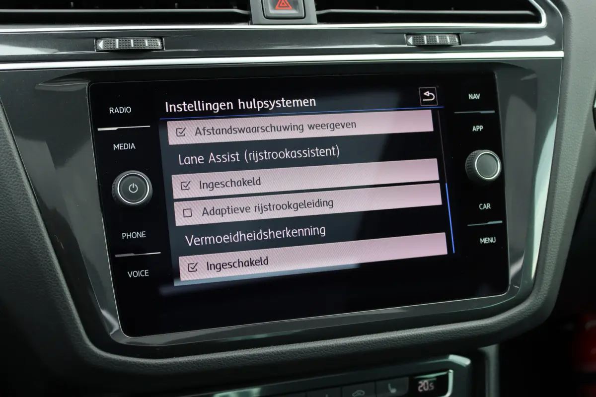 1.4 TSI ACT Comfortline Business R | Panoramadak | Trekhaak | Memory | Leder | Stoelverwarming | Surround Camera | Active-Lighting |