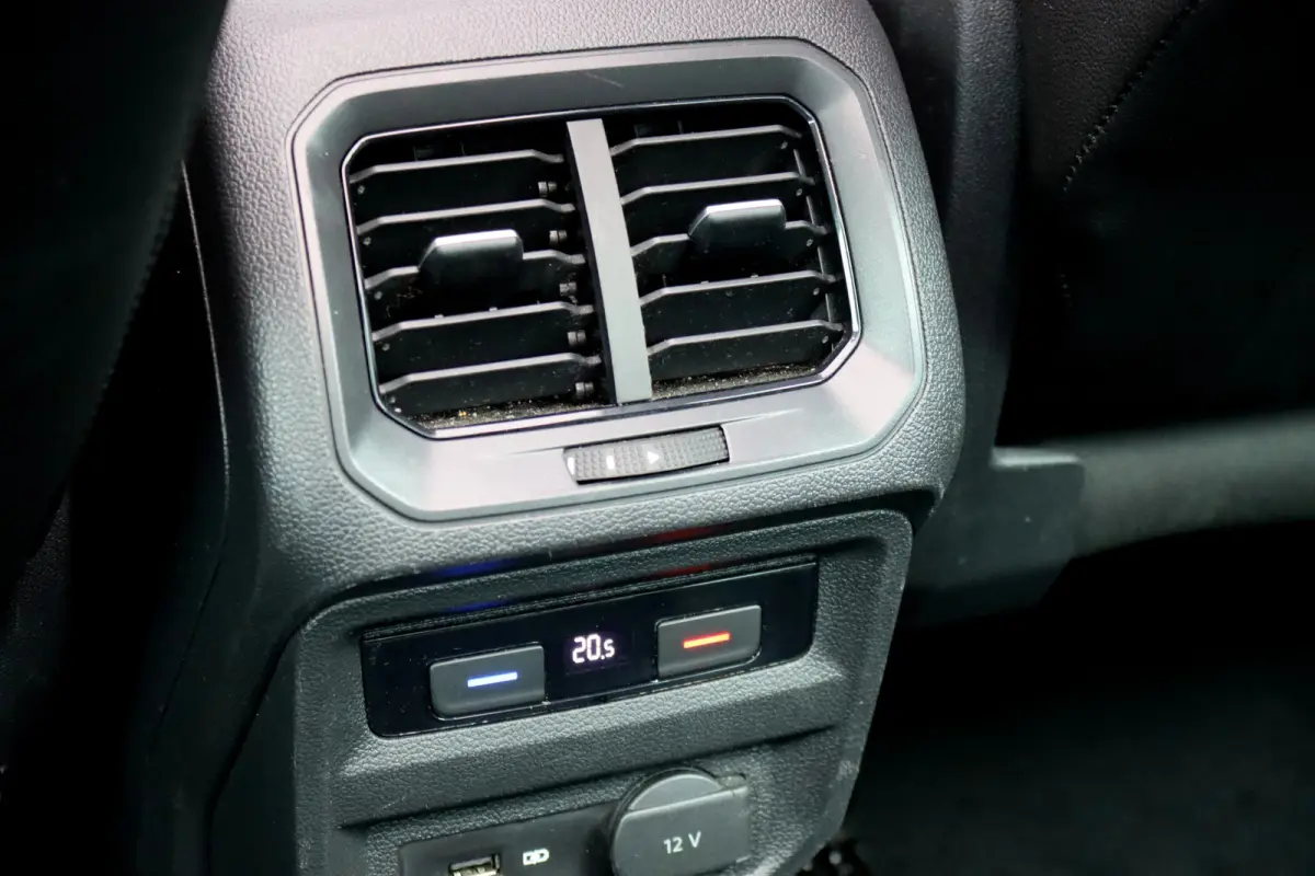 1.4 TSI ACT Comfortline Business R | Panoramadak | Trekhaak | Memory | Leder | Stoelverwarming | Surround Camera | Active-Lighting |