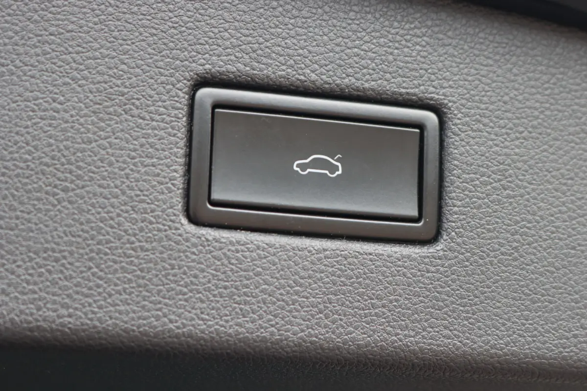 1.4 TSI ACT Comfortline Business R | Panoramadak | Trekhaak | Memory | Leder | Stoelverwarming | Surround Camera | Active-Lighting |