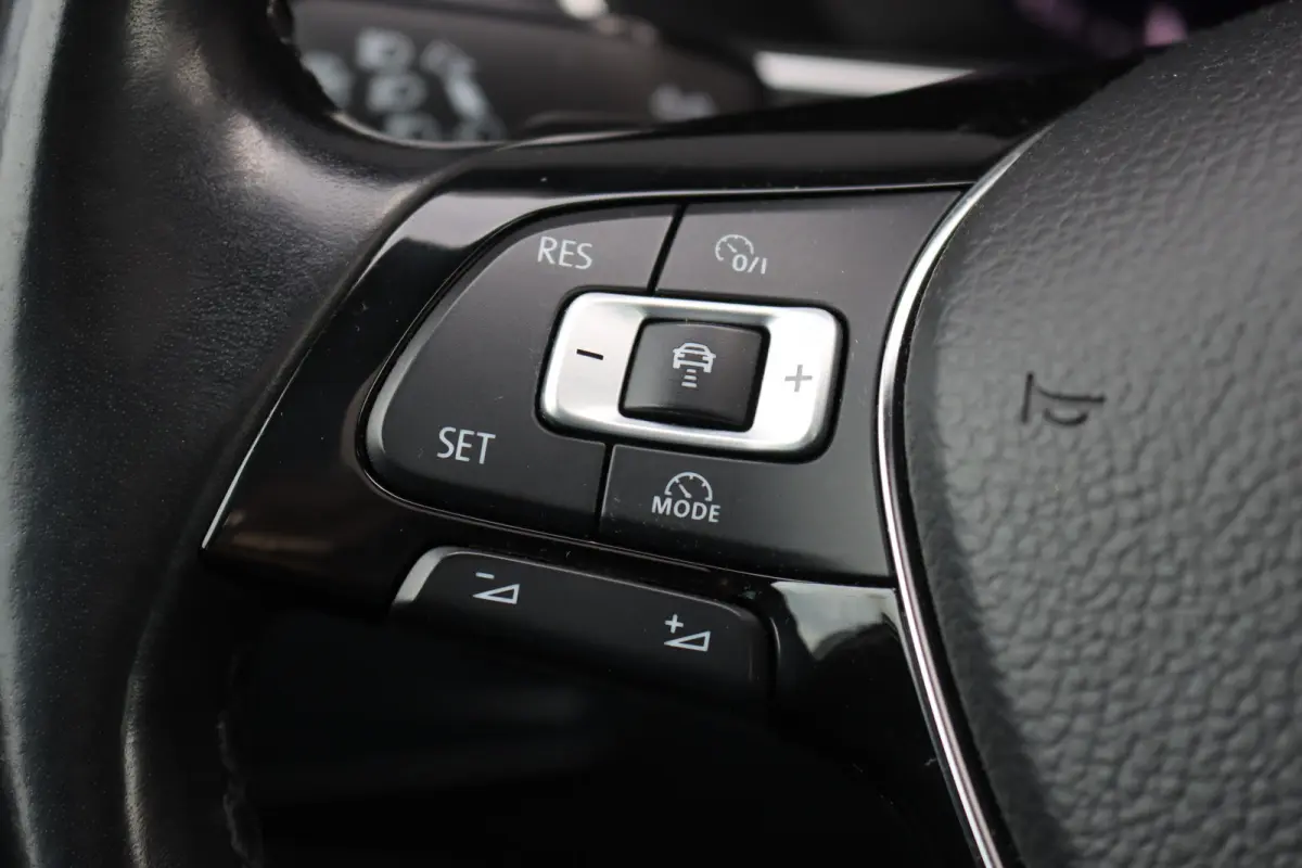 1.4 TSI ACT Comfortline Business R | Panoramadak | Trekhaak | Memory | Leder | Stoelverwarming | Surround Camera | Active-Lighting |