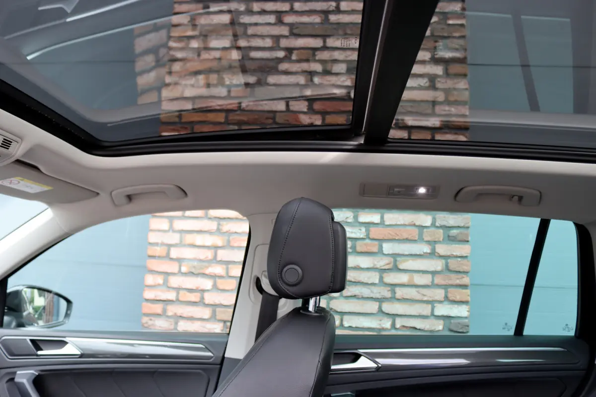 1.4 TSI ACT Comfortline Business R | Panoramadak | Trekhaak | Memory | Leder | Stoelverwarming | Surround Camera | Active-Lighting |