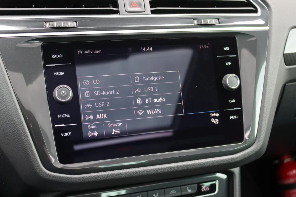 1.4 TSI ACT Comfortline Business R | Panoramadak | Trekhaak | Memory | Leder | Stoelverwarming | Surround Camera | Active-Lighting |