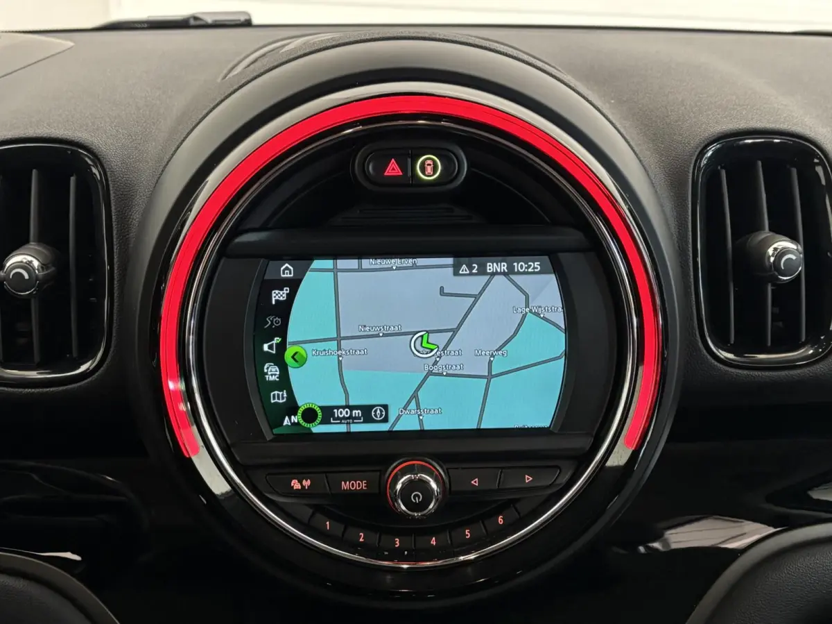 1.5 Cooper ALL4 Chili / Plug in Hybride / SOH 87% / Head Up Display / Adoptieve Cruisecontrol / StoelVW / Draadloos Carplay / 2e Eigenaar / Goed Onderhouden!