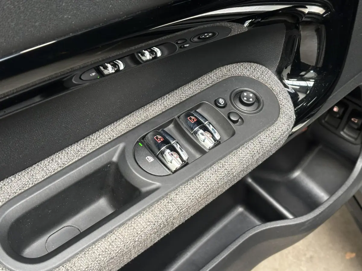 1.5 Cooper ALL4 Chili / Plug in Hybride / SOH 87% / Head Up Display / Adoptieve Cruisecontrol / StoelVW / Draadloos Carplay / 2e Eigenaar / Goed Onderhouden!
