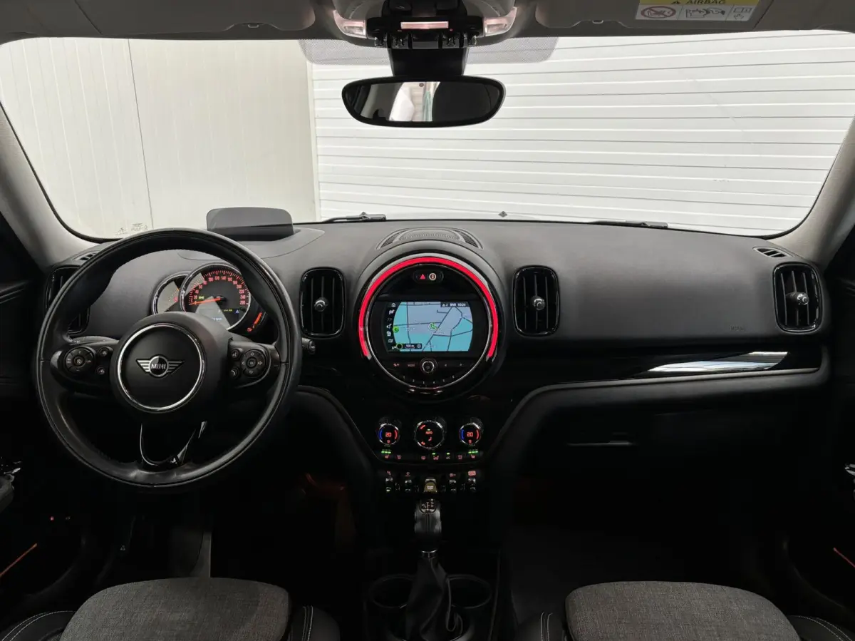 1.5 Cooper ALL4 Chili / Plug in Hybride / SOH 87% / Head Up Display / Adoptieve Cruisecontrol / StoelVW / Draadloos Carplay / 2e Eigenaar / Goed Onderhouden!
