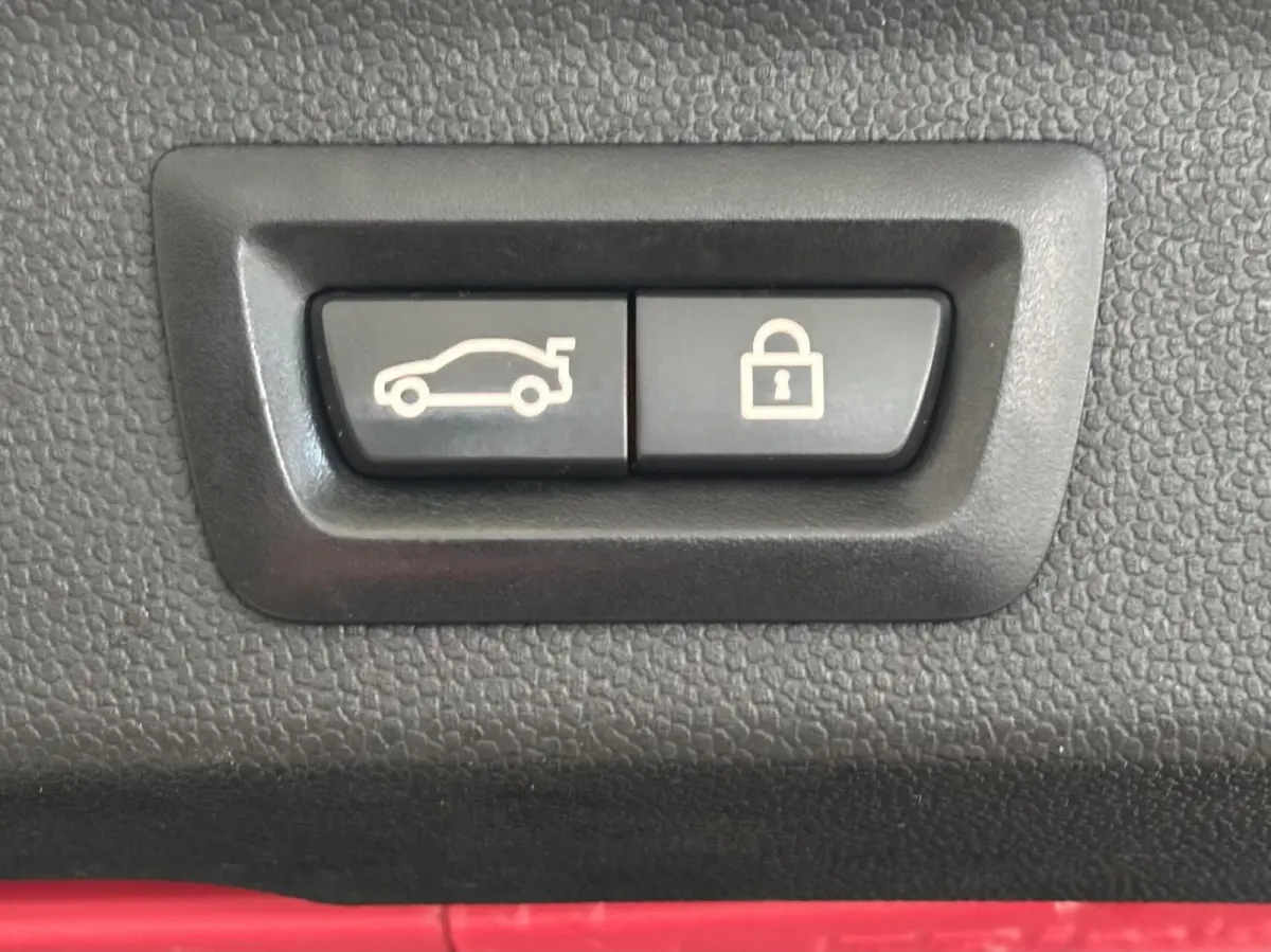 1.5 Cooper ALL4 Chili / Plug in Hybride / SOH 87% / Head Up Display / Adoptieve Cruisecontrol / StoelVW / Draadloos Carplay / 2e Eigenaar / Goed Onderhouden!