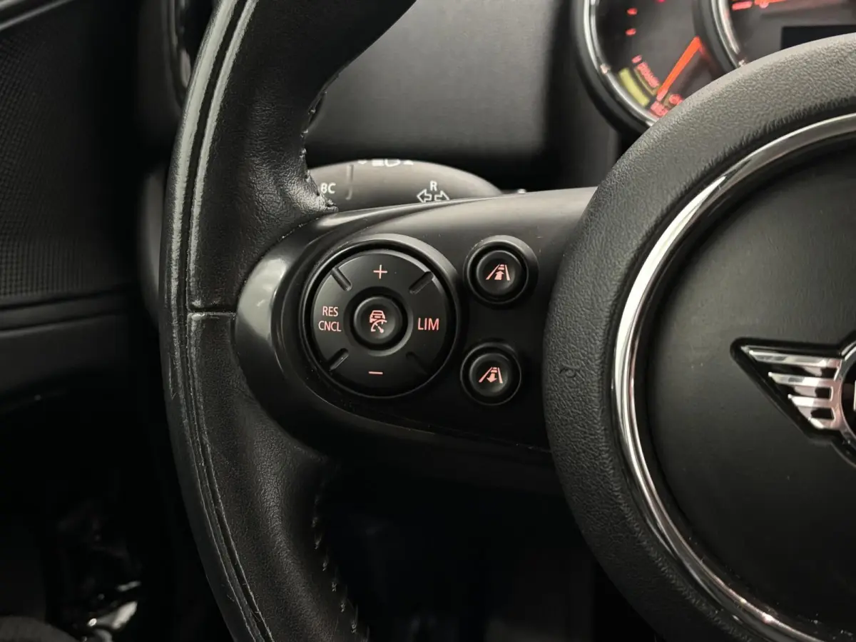 1.5 Cooper ALL4 Chili / Plug in Hybride / SOH 87% / Head Up Display / Adoptieve Cruisecontrol / StoelVW / Draadloos Carplay / 2e Eigenaar / Goed Onderhouden!
