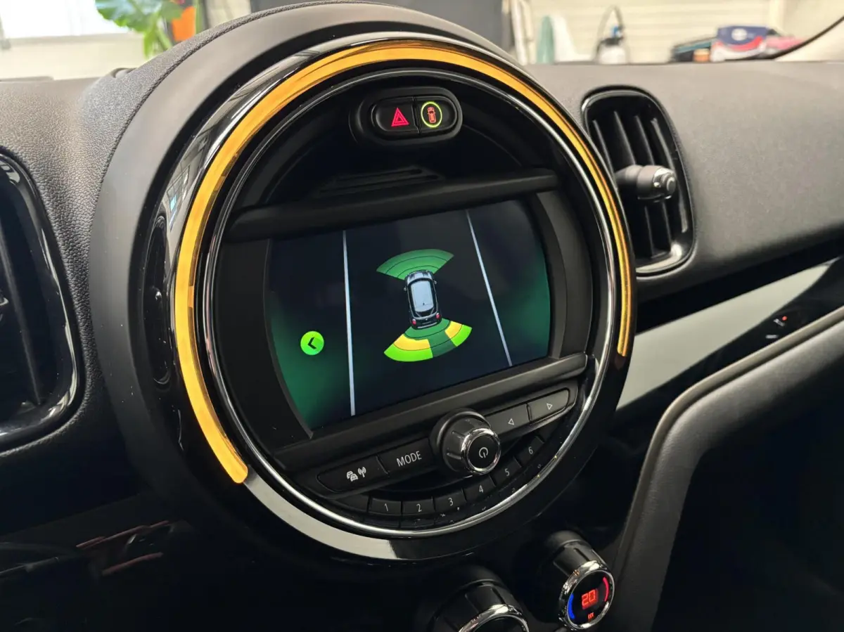 1.5 Cooper ALL4 Chili / Plug in Hybride / SOH 87% / Head Up Display / Adoptieve Cruisecontrol / StoelVW / Draadloos Carplay / 2e Eigenaar / Goed Onderhouden!