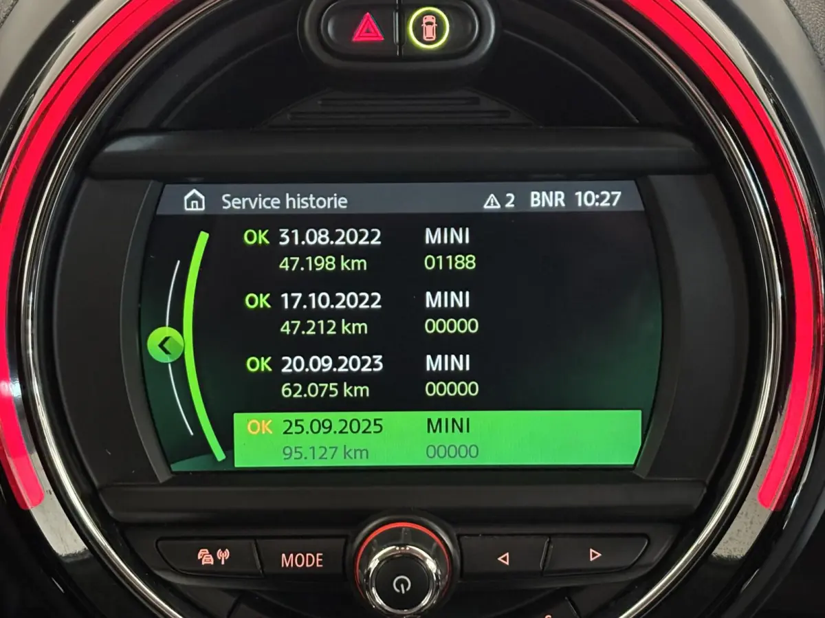 1.5 Cooper ALL4 Chili / Plug in Hybride / SOH 87% / Head Up Display / Adoptieve Cruisecontrol / StoelVW / Draadloos Carplay / 2e Eigenaar / Goed Onderhouden!