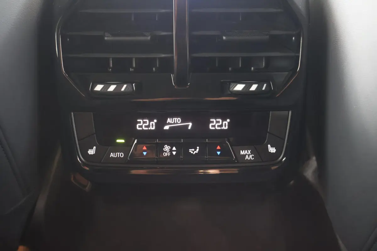 xDrive40 | SOH 98,7% | M Sport | Harman Kardon | Trekhaak | 360 Camera