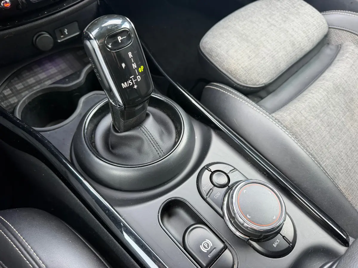 1.5 Cooper Chili Automaat - Starlight Blue/Union Jack - Navigatie/Sportseats/Black Spoke
