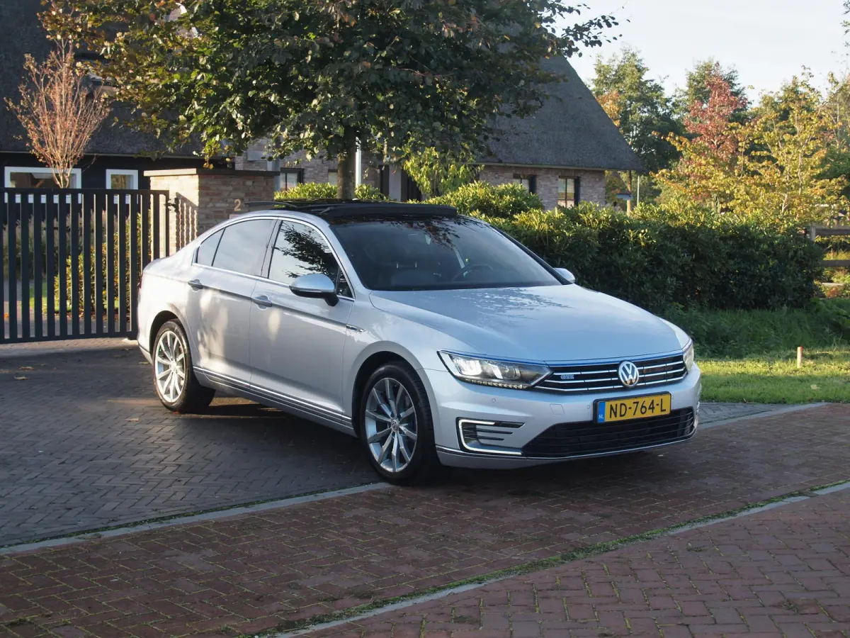 1.4 TSI GTE Connected Series Plus | Panoramadak | ACC | Apple Carplay | Leer | NL-Auto |