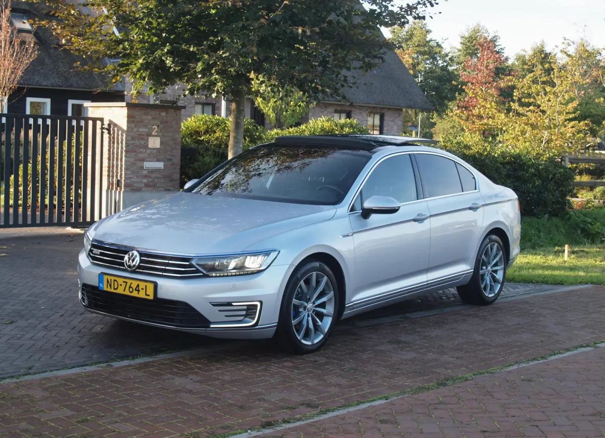 1.4 TSI GTE Connected Series Plus | Panoramadak | ACC | Apple Carplay | Leer | NL-Auto |