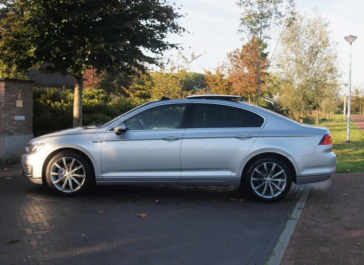 1.4 TSI GTE Connected Series Plus | Panoramadak | ACC | Apple Carplay | Leer | NL-Auto |
