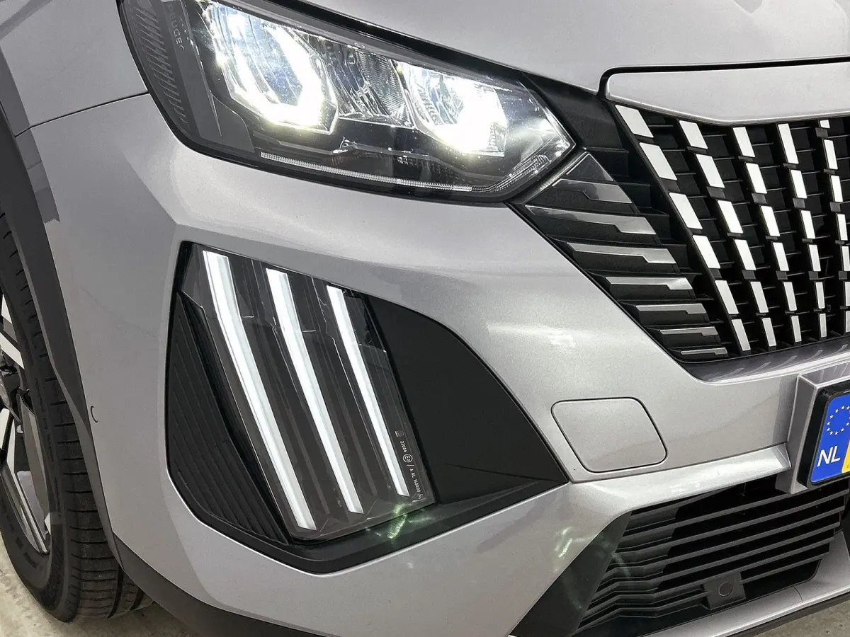 1.2 Hybrid 145pk Allure Automaat | Tot 8 Jaar Garantie | Dakrails | Adaptieve Cruise Control | Camera Voor + Achter | Navigatie | Climate Control | 17"LMV | LED | Dodehoekdetectie |