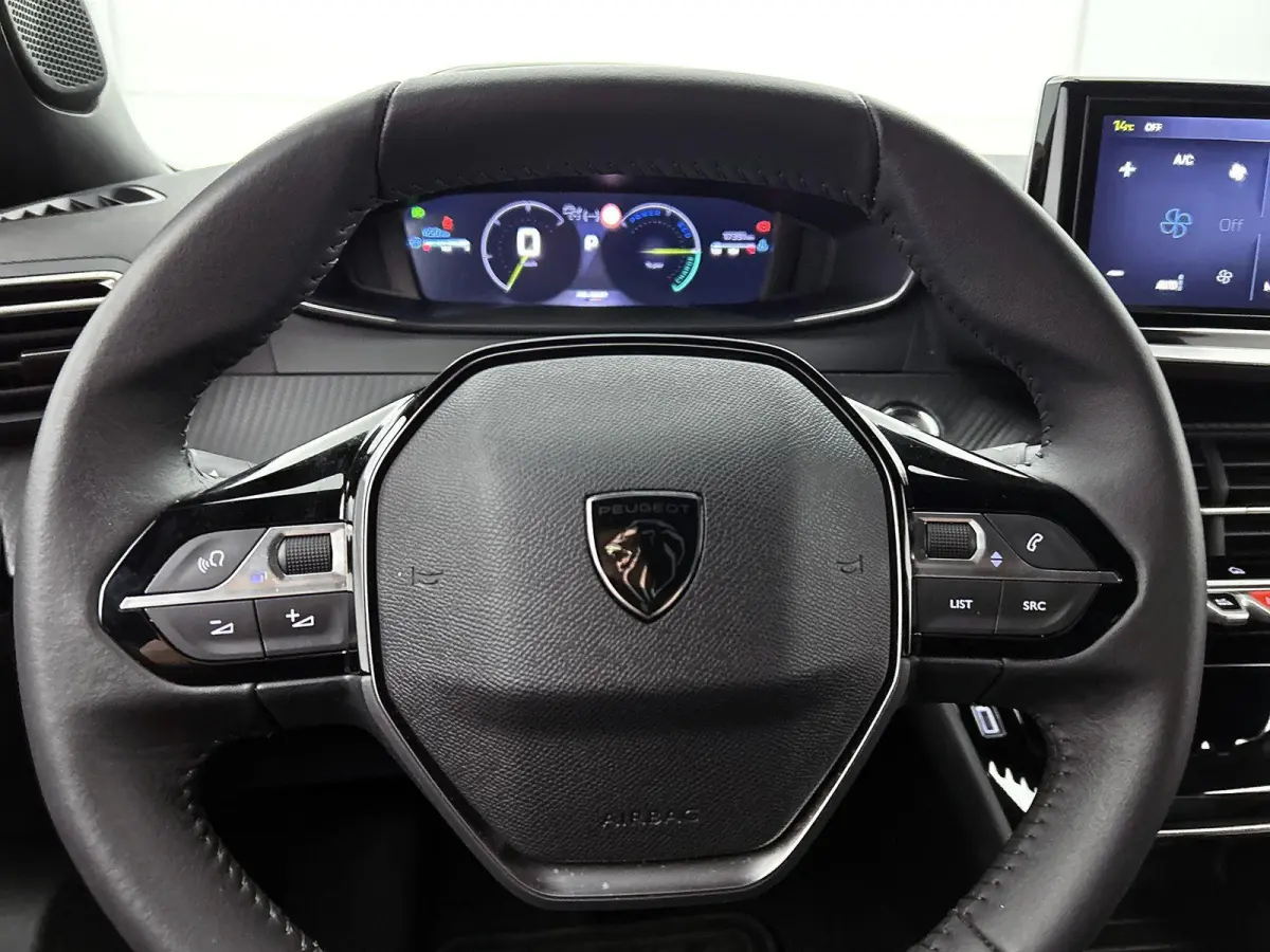 1.2 Hybrid 145pk Allure Automaat | Tot 8 Jaar Garantie | Dakrails | Adaptieve Cruise Control | Camera Voor + Achter | Navigatie | Climate Control | 17"LMV | LED | Dodehoekdetectie |