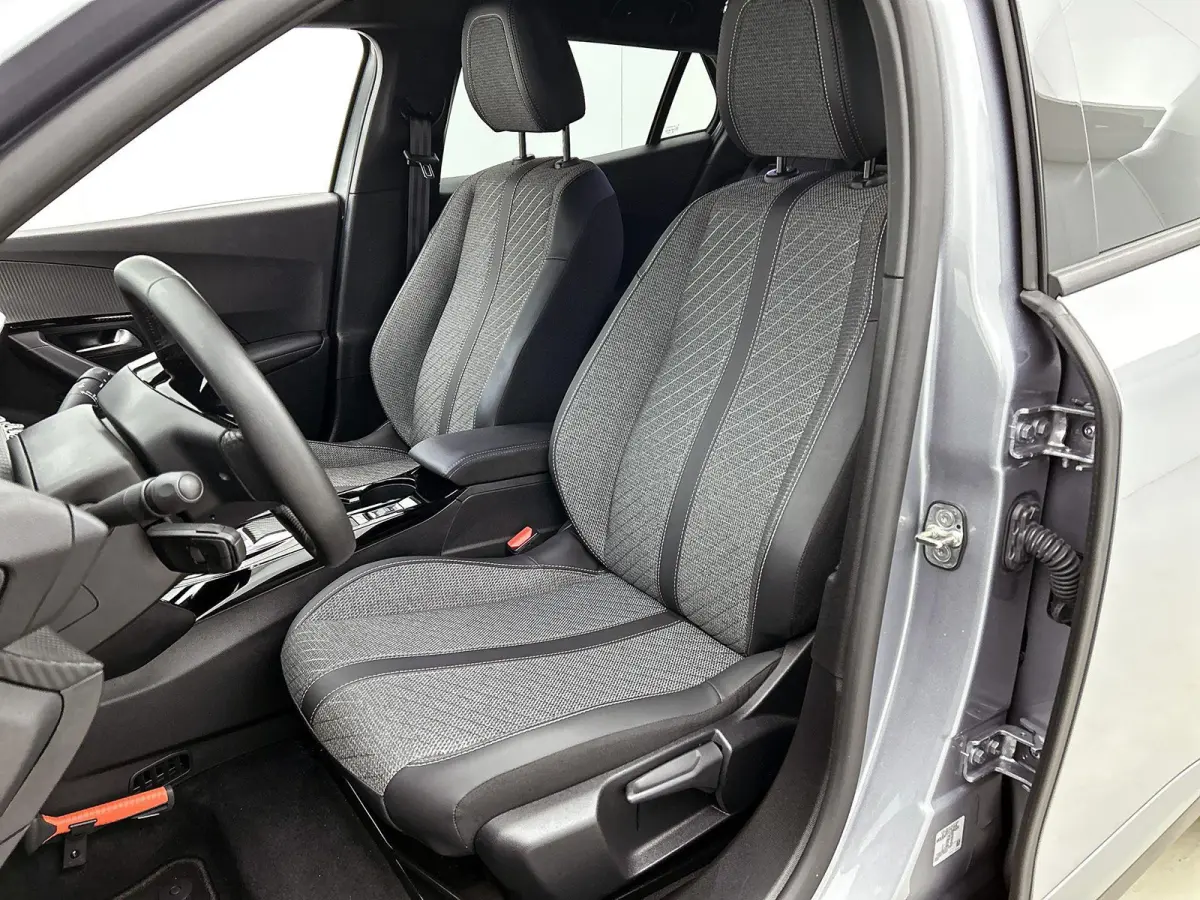1.2 Hybrid 145pk Allure Automaat | Tot 8 Jaar Garantie | Dakrails | Adaptieve Cruise Control | Camera Voor + Achter | Navigatie | Climate Control | 17"LMV | LED | Dodehoekdetectie |