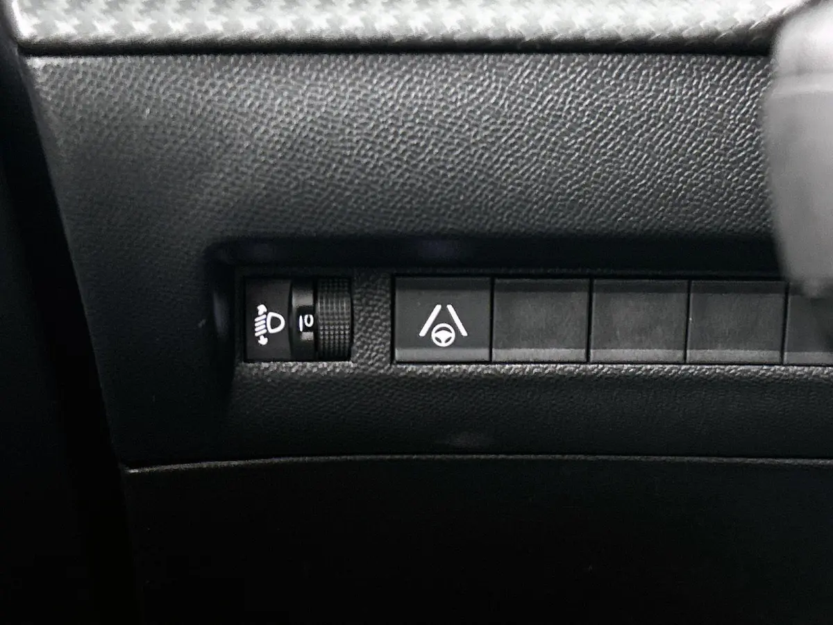 1.2 Hybrid 145pk Allure Automaat | Tot 8 Jaar Garantie | Dakrails | Adaptieve Cruise Control | Camera Voor + Achter | Navigatie | Climate Control | 17"LMV | LED | Dodehoekdetectie |