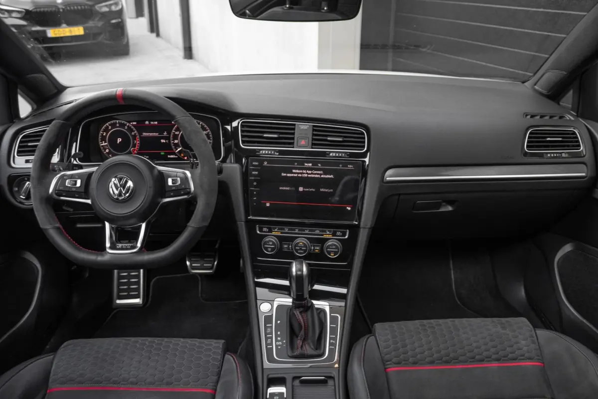 GTI 2.0 TSI Performance | PANO | ALCANTARA | VIRTUAL | CARPLAY